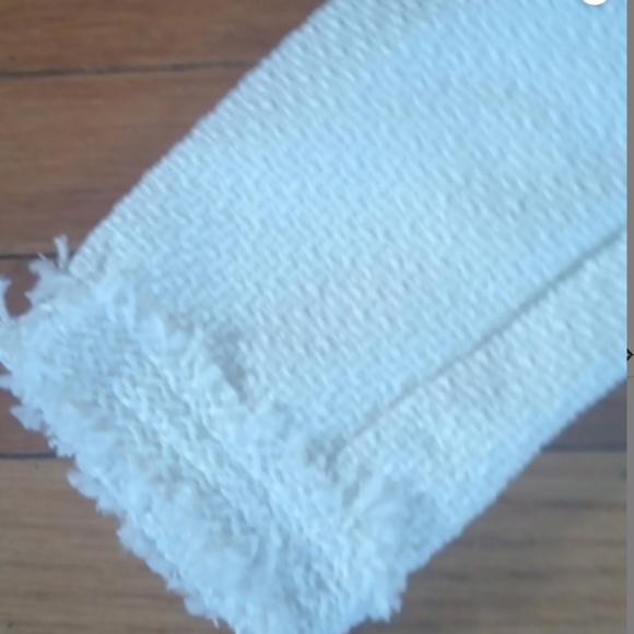 Last One Women’s White Tweed Jacket Gold embossed button detail XL NWT - Picture 9 of 15